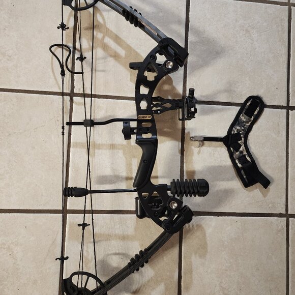 Creative XP Compound Bow - Picture 1 of 5